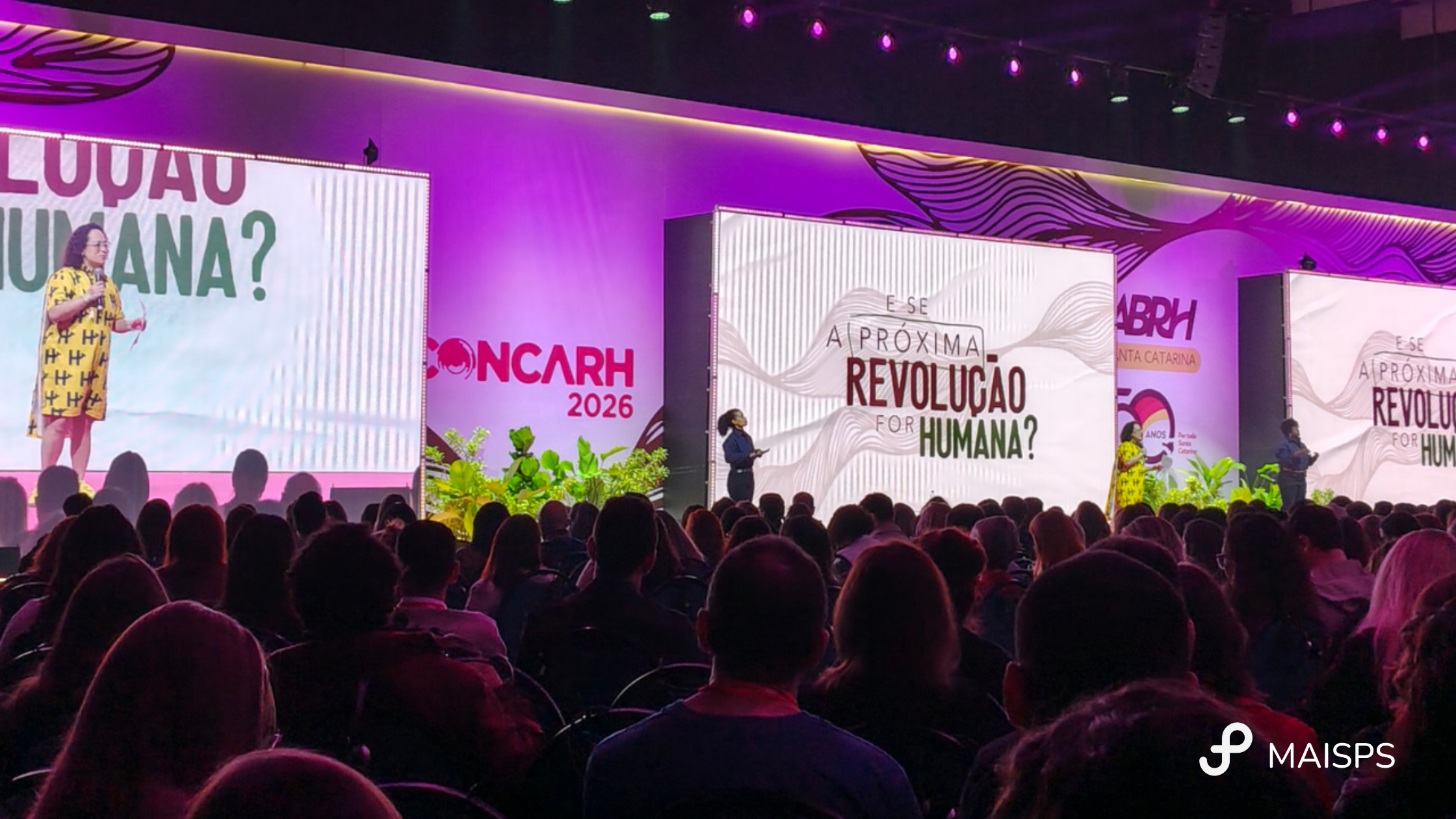 Palco principal do CONCARH 2026 com o tema "E se a próxima revolução for humana?"